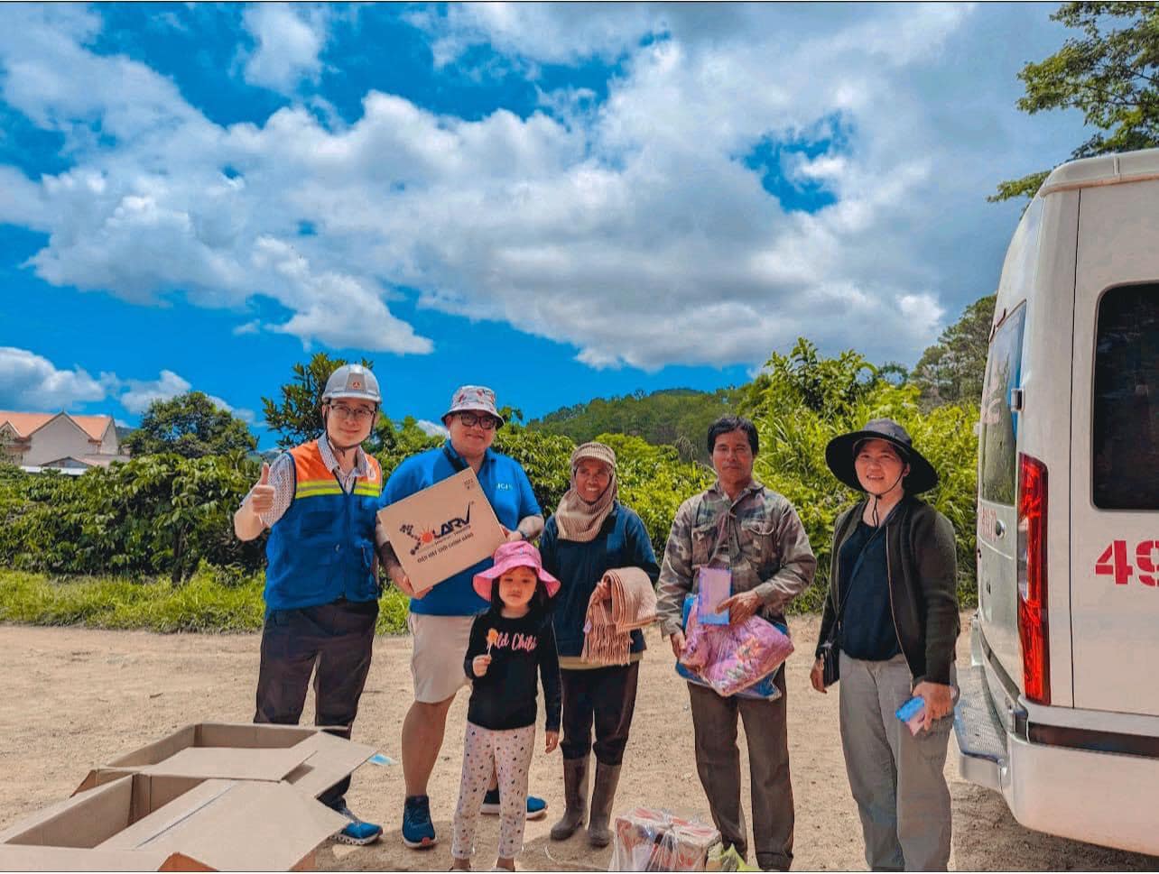 TheLIGHT mang ánh sáng đến buôn làng