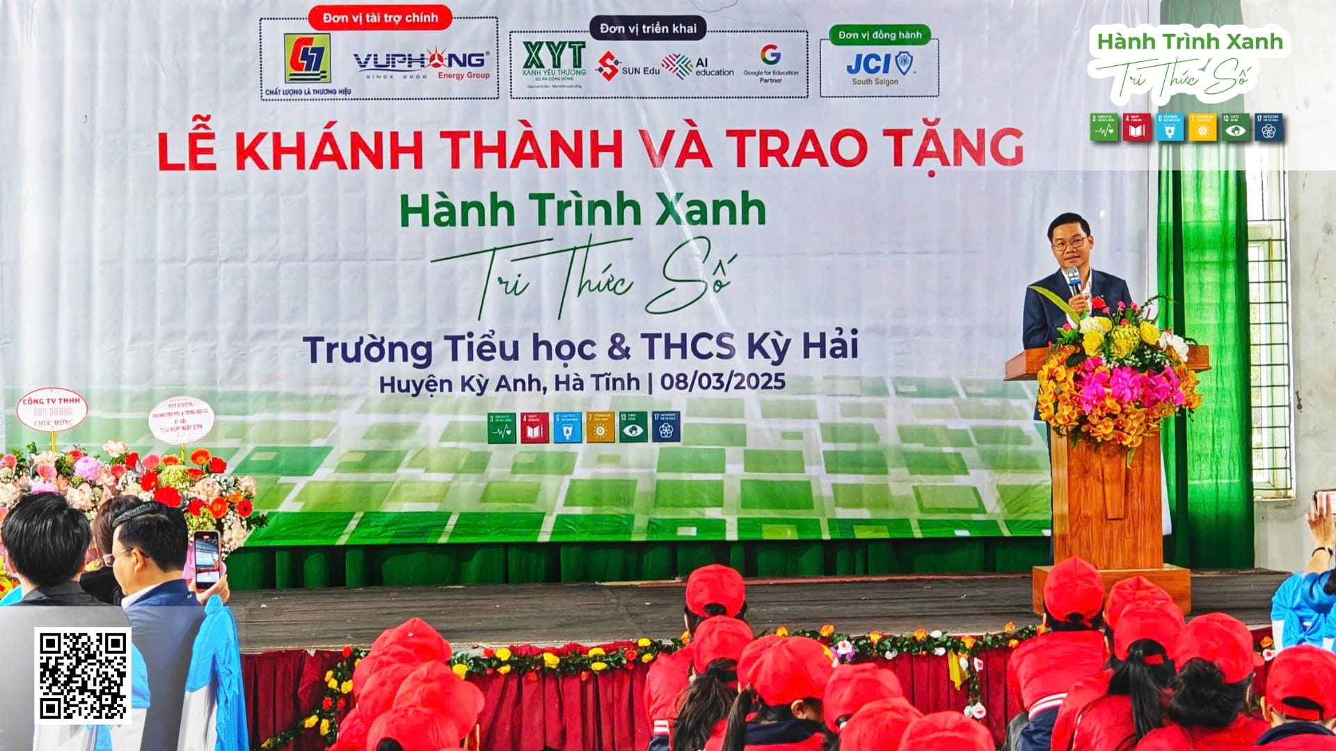 Hệ thống nhà vệ sinh kết hợp điện mặt trời