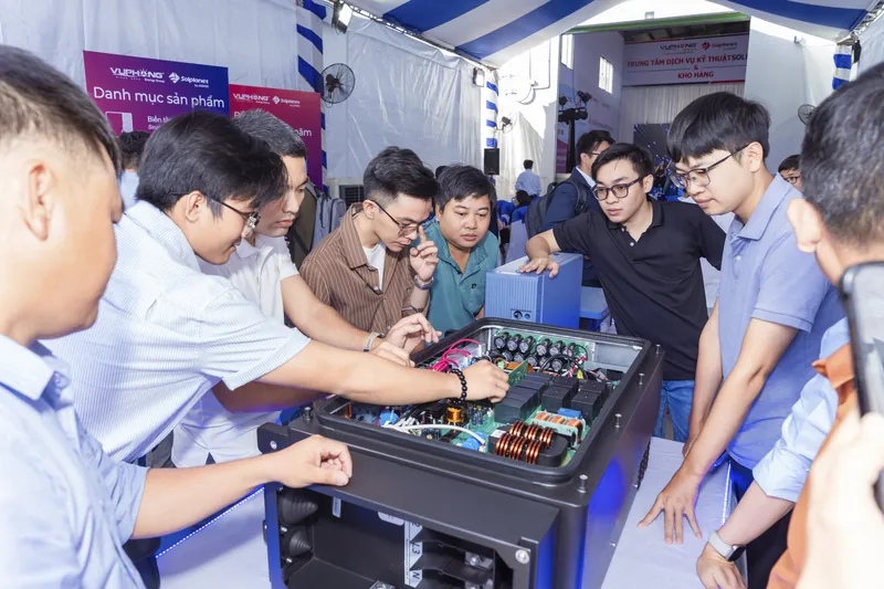 Đào tạo kỹ thuật biến tần Solplanet tại Trung tâm Dịch vụ và Kỹ thuật