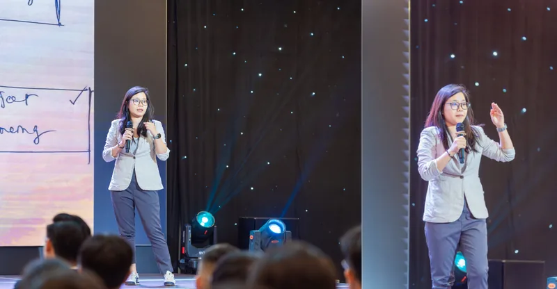 Bà Chu Thị Tú Anh chia sẻ tại sự kiện Vũ Phong Day 2026